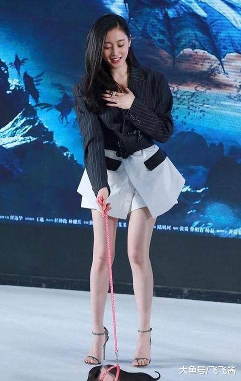 张天爱大长美腿合集, 网友: 每一张都让宅男不淡定.