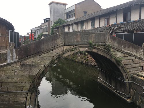 写美篇 清运河桥 位于鸣鹤古镇(观海卫镇鸣兴村),南北横跨街河,运河