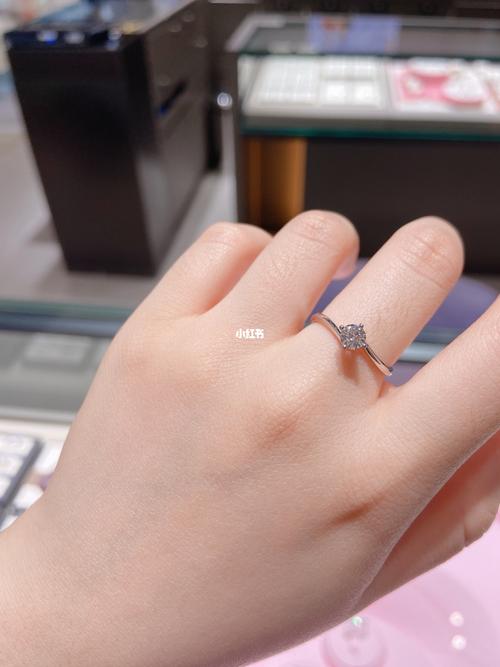 周大福经典四爪钻石戒指_周大福怎么样_钻戒_时尚_配饰