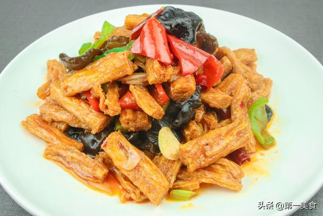 烧腐竹的做法,烧出来的腐竹金黄酥脆,外焦里软口感好