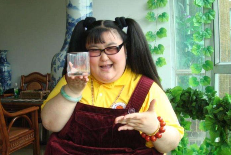 中国最胖女演员, 周星驰一手捧红她, 如今狂瘦140斤, 爱人超帅