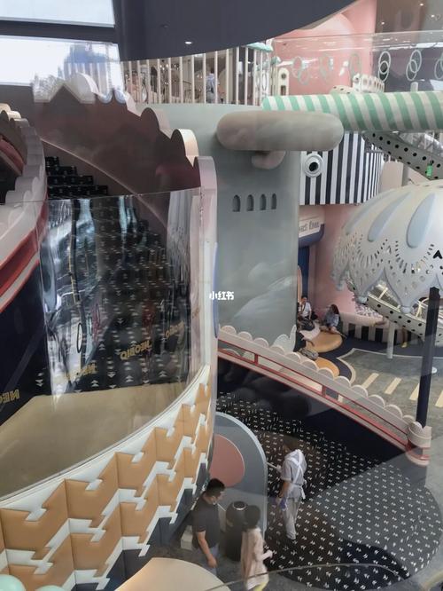 9799这家店深圳只有一家,位于宝安海雅缤纷城,集合了休闲,餐饮