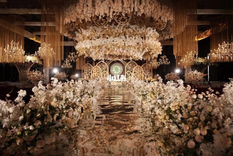 5万块钱的香槟金欧式婚礼现场布置_婚礼_欧式_香槟金