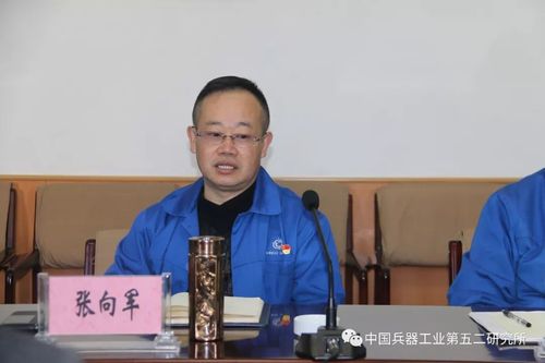 实地查看精益生产线建设情况,听取了包头所所长张向军关于生产经营