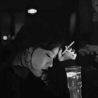 黑白霸道女生头像