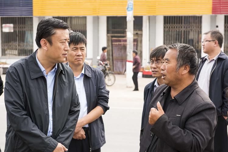 榆社县县委书记张英杰研指导扶贫工作