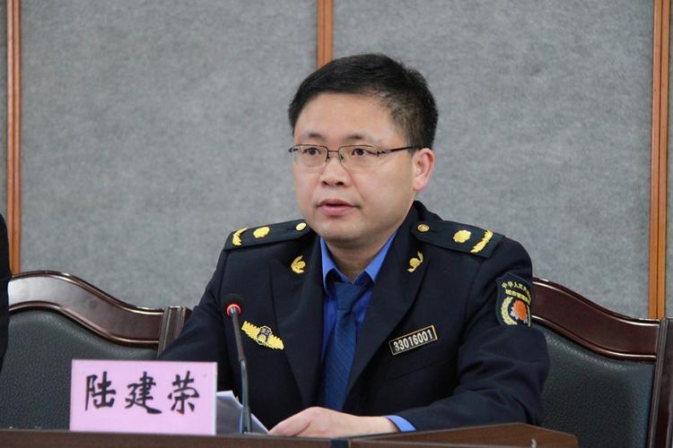 区城管局局长陆建荣同志作工作报告