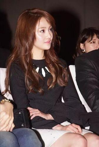 身高168的郑爽,早年穿短裙露美腿,网友:这得逼死多少普通人!