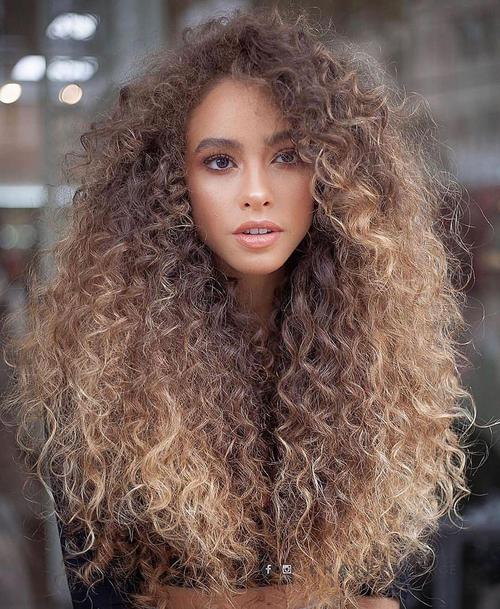 一般人这发型就成金毛狮王了