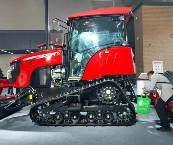 新款亮相传承经典全新开发东方红ch1002履带拖拉机