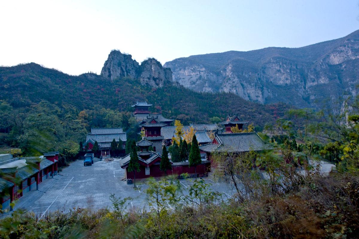 巩义市有北宋皇陵,巩县石窟,巩义窑址,慈云寺石刻,康百万庄园,张祜