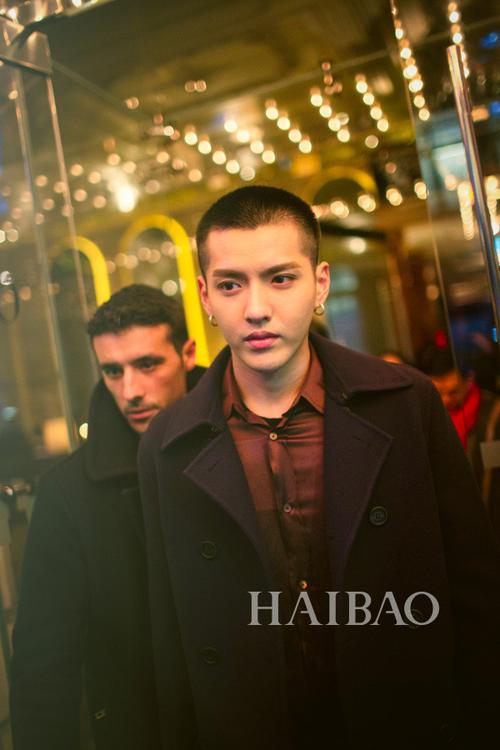 吴亦凡burberry t台献处女秀,称不是故意要抢饭碗
