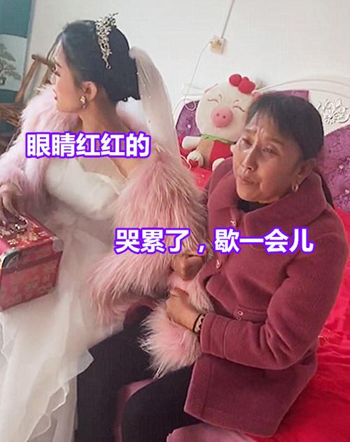 女儿出嫁当天母亲挽手痛哭眼泪直流新娘从红眼到忍不住笑出声