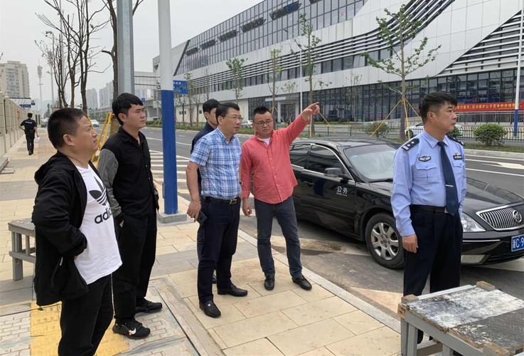 区委常委黄建春赴梧田街道调研交通管理工作
