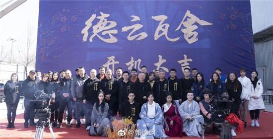 郭德纲除了录制德云社相声春晚之外,还有某地方卫视的春晚,但之后地方