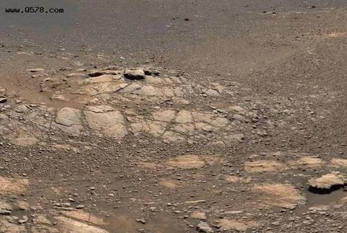 nasa公开火星史上最清晰地貌全景照 18亿像素荒凉地表