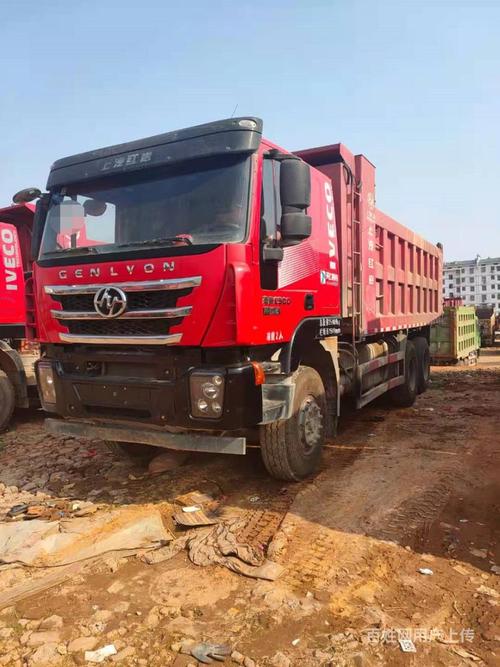 19年6月红岩杰狮 自卸车 后八轮6米2大箱便宜卖