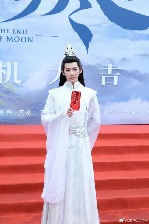 邓为《长月烬明》一人分饰三角 网友喊话:古装半永久!