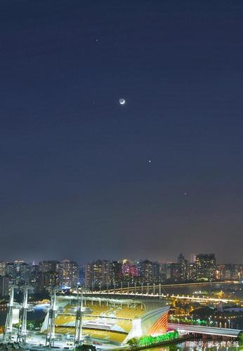 广州天空惊现天文奇观:"四星连珠"