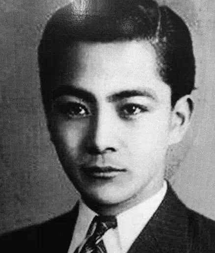 汪精卫儿子回国祭拜父母看到跪像后说了9个字