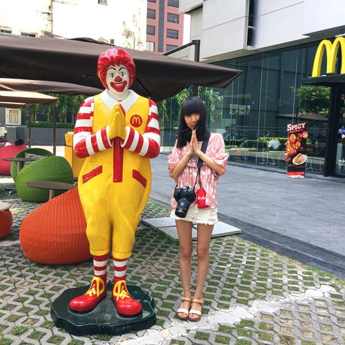 跟着麦当劳叔叔去旅行偶遇欢乐男
