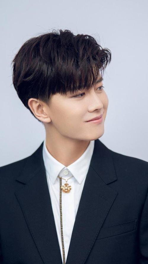 演员任嘉伦,帅气写真照,请来收藏你的心上人吧