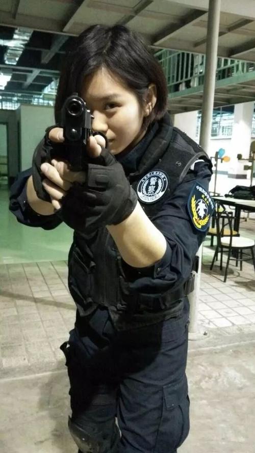 大长腿女骑警,排爆女特警,电子物证女侦探.