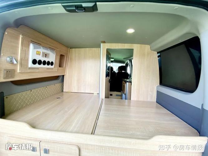 两款10万出头的热门房车,金杯海狮王挑战大通v80,谁更