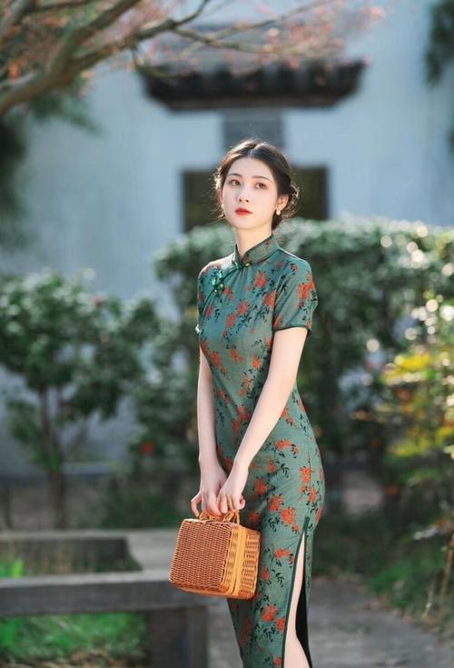 身着旗袍拍照如何拍出优雅知性的美6个姿势技巧可以参考