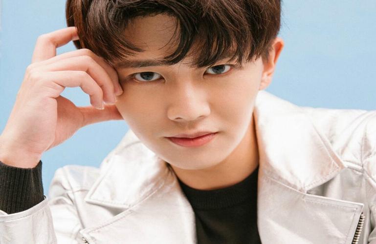 任嘉伦祝贺陈梦夺冠自称是蹭热度其本来也是乒乓球