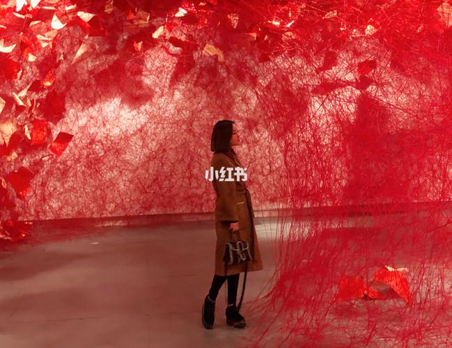 浙美纤维艺术展00 日本著名艺术家盐田千春的装置艺术,她的作品多以
