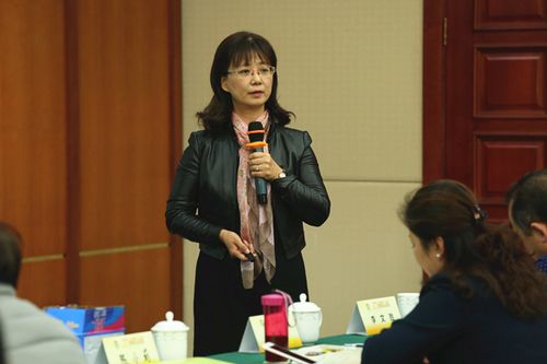 上海理工大学工商管理系副主任,副教授鲁虹分析现代公墓市场营销