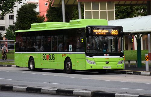 宇通e12是新加坡第一批上线的纯电巴士,上线时曾配属smrt 983路 sg
