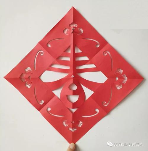 【剪纸图文教程】第1期《春暖花开》对折春字的剪法(新手学习老手复习