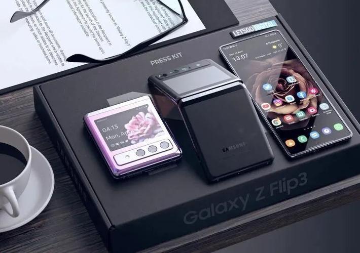 前沿三星fold3flip3折叠屏曝7月发新增潮流多彩机身
