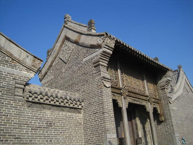 也被俗称为万家大院,是台儿庄四大家之一的万 家的宅邸,是典型的晋派
