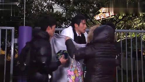 焦俊艳高以翔大冬天拍雨中戏,高以翔冷得满脸通红,太心疼了
