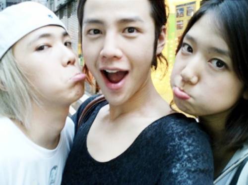 《玛丽外宿中》剧照 李弘基张根硕朴信惠合影 张根硕女友曝光 历任