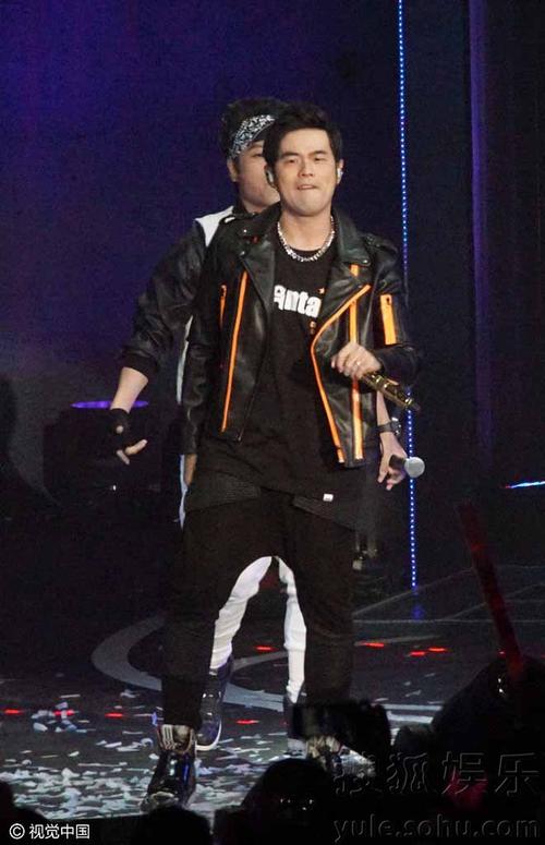 周杰伦潘玮柏拼盘演出 炫酷双截棍再登台