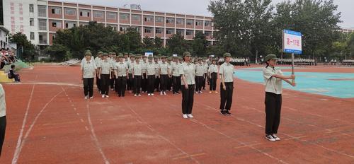 临沂第十九中学高一,17班军训