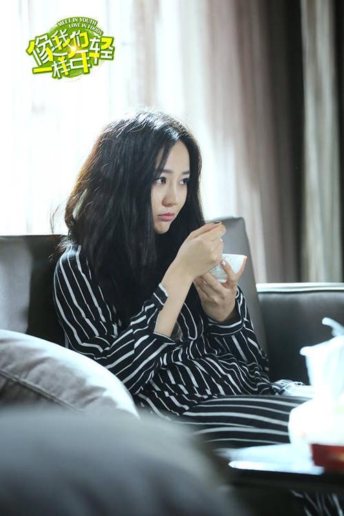 《像我们一样年轻》开播 涂冰上演叛逆"变形计"