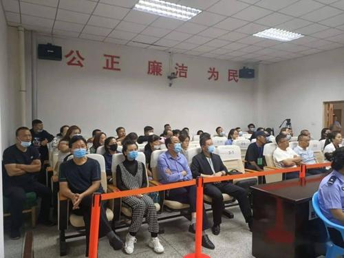 民勤法院公开开庭审理被告人李某某等5人恶势力犯罪集团案