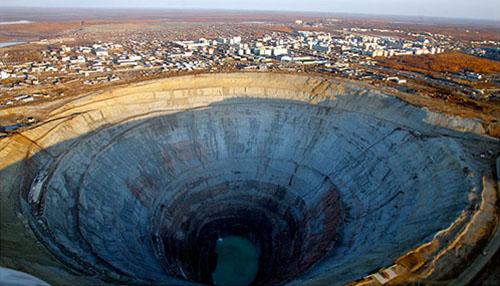 热血网 环球 > 正文  目前萨哈共和国(雅库特)在世界金刚石开采量中占