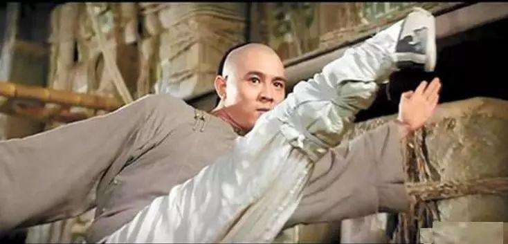 徐克独创佛山无影脚,为什么被武术家批评?《黄飞鸿》为何经典