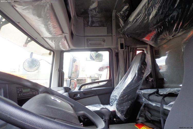 联合卡车 联合u380 重卡 380马力 8×4 自卸车 sqr3311d6t6-4