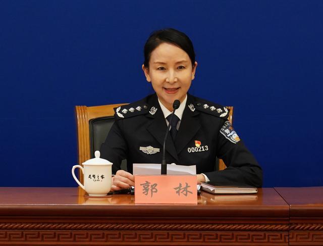 首页 公安新闻 图片新闻       公安部新闻发言人郭林:   各位记者