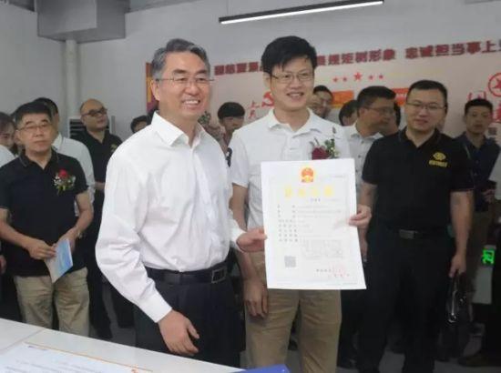 南阳创业大街开街 市委书记穆为民出席,想创业的朋友进来看看!