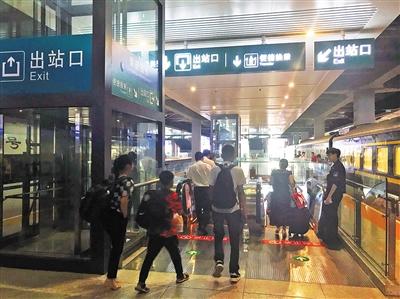 体验公交化列车 重庆北站到重庆西站仅23分钟