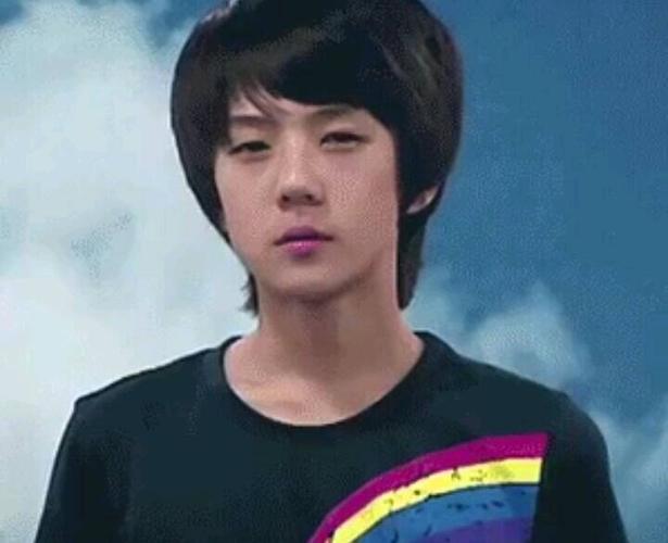 (送上吴世勋小时候神颜)