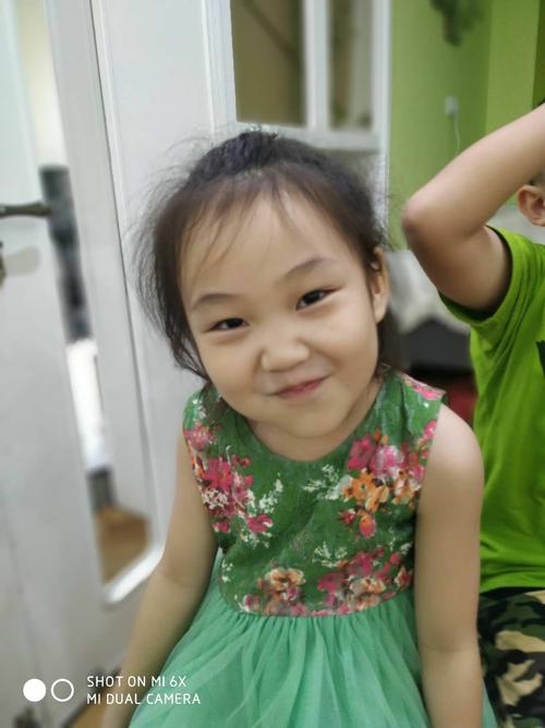 积极向上的小女孩,我们要向丹丹学习